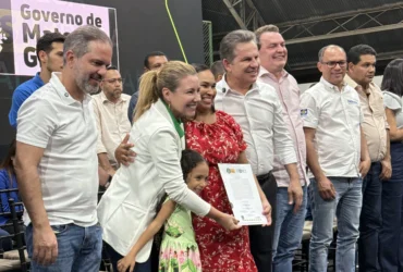 Governo entrega títulos definitivos e garante segurança para moradores