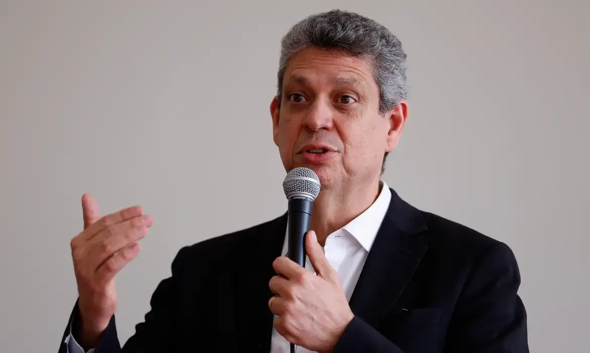 Governo defende justiça para sistema tributário sem alta de imposto