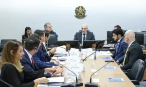 Tentativa de conciliação convocada pelo ministro terminou sem avanços; governo quer decisão rápida sobre trecho que trata do "risco sacado", principal ponto de conflito