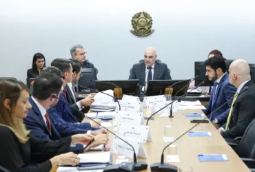 Tentativa de conciliação convocada pelo ministro terminou sem avanços; governo quer decisão rápida sobre trecho que trata do "risco sacado", principal ponto de conflito