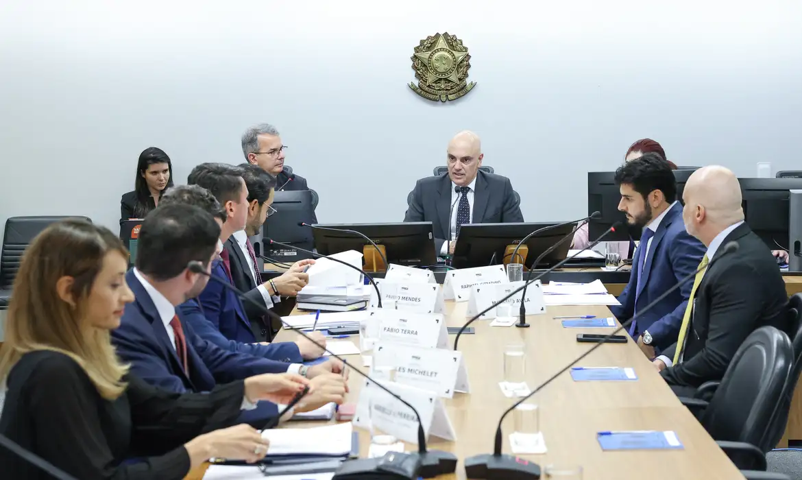 Tentativa de conciliação convocada pelo ministro terminou sem avanços; governo quer decisão rápida sobre trecho que trata do "risco sacado", principal ponto de conflito