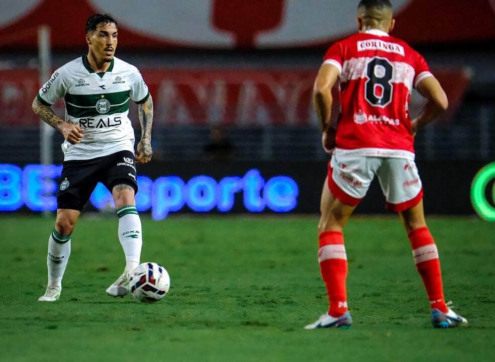 Lance de CRB x Coritiba. Imagem: JP Pacheco Coritiba