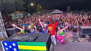 Jiraya Uai lota praia em segundo show do artista, em Barra do Garças