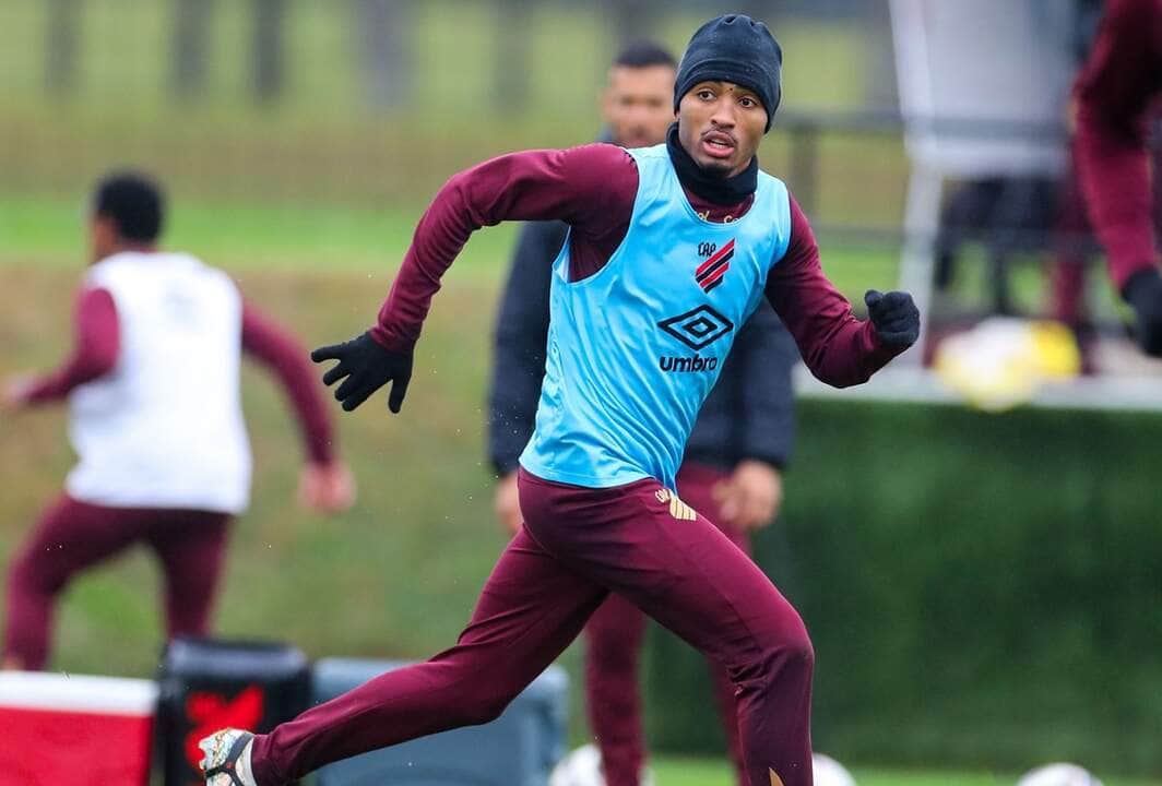 Amazonas x Athletico: Onde assistir, escalações e tudo sobre o confronto pela Série B. Imagem: José Tramontin athletico.com.br