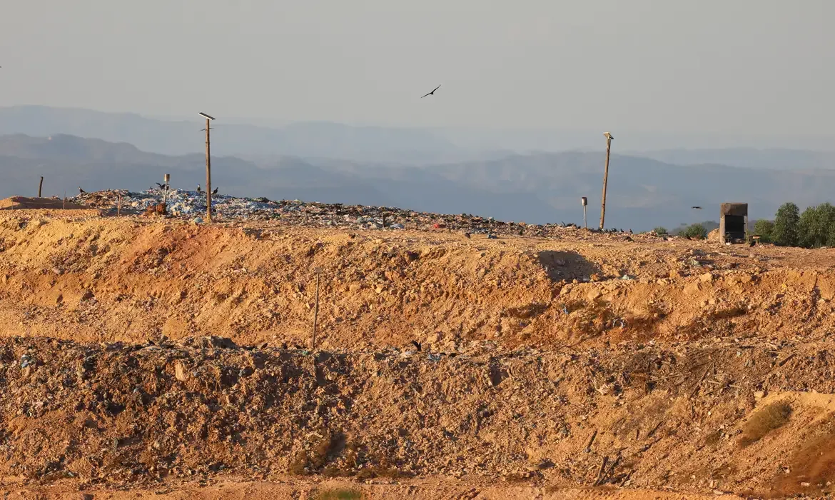 Lixão ameaça cidades brasileiras com risco ambiental grave
