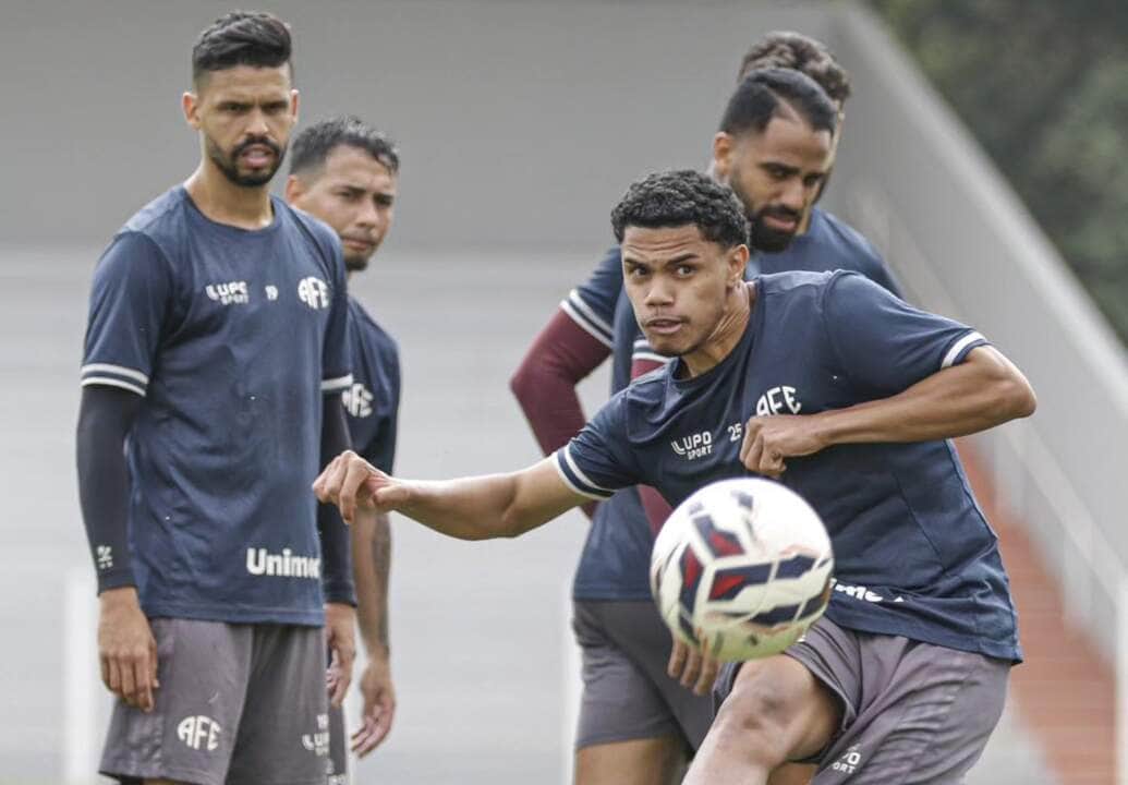 Criciúma x Ferroviária: Onde assistir e escalações do duelo pela Série B 2025. Imagem: Luis Miguel Ferreira Ferroviária SAF