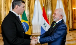 Lula discute espionagem com presidente do Paraguai durante cúpula