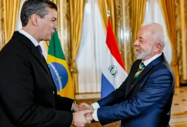 Lula discute espionagem com presidente do Paraguai durante cúpula