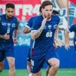 Fortaleza x Bahia: Onde assistir ao vivo, escalações e o que esperar do duelo nordestino pelo Brasileirão Série A 2025. Imagem: Mateus Lotif FEC
