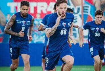 Fortaleza x Bahia: Onde assistir ao vivo, escalações e o que esperar do duelo nordestino pelo Brasileirão Série A 2025. Imagem: Mateus Lotif FEC