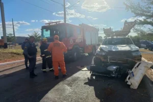 Motociclista fica preso às ferragens após colisão em Lucas do Rio Verde
