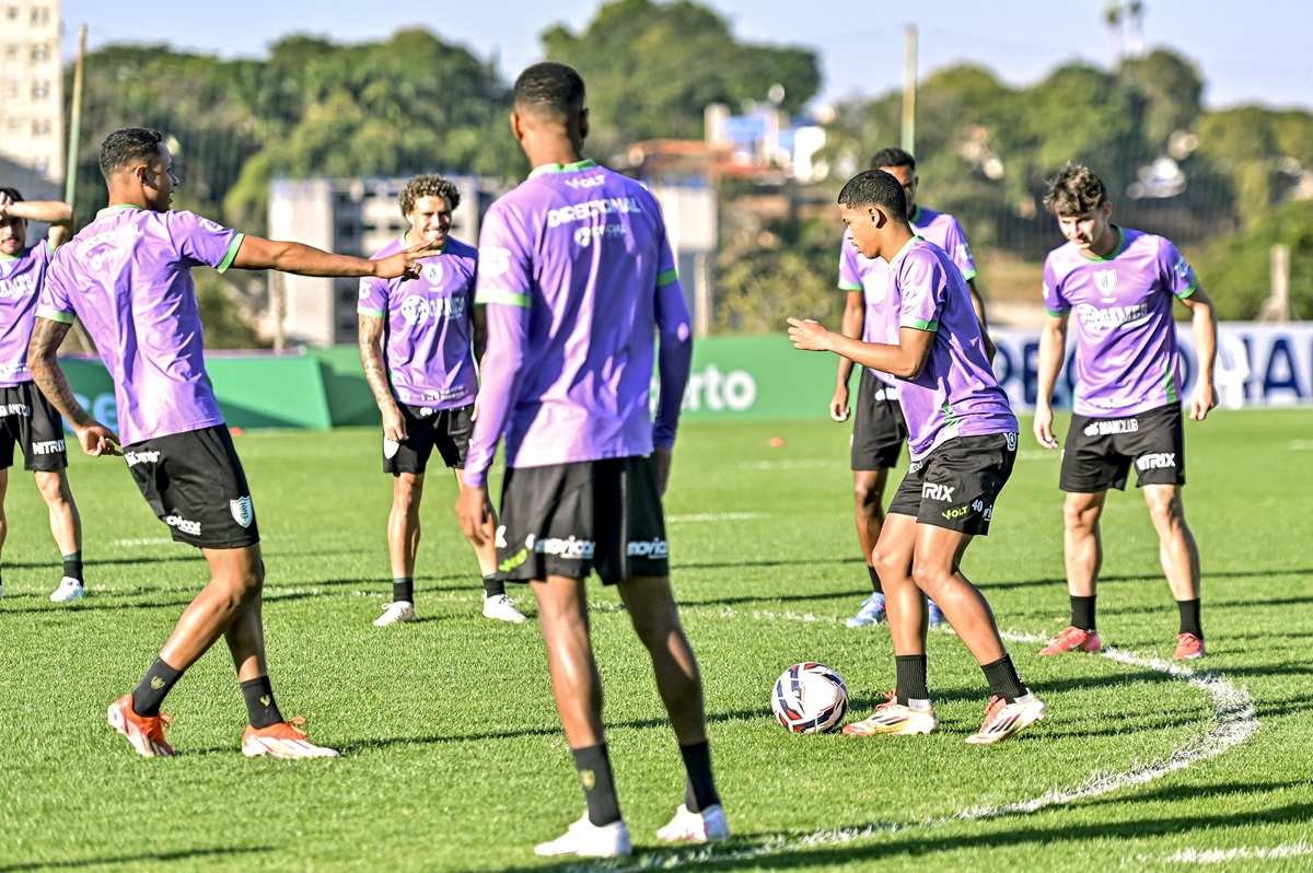 Botafogo-SP x América-MG: Onde assistir AO VIVO, escalações e tudo sobre o duelo de desesperados na Série B. Imagem: Mourão Panda América