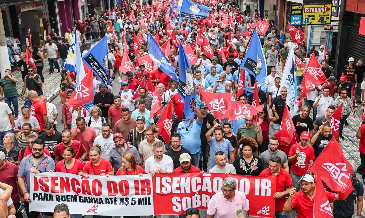 Movimentos defendem justiça tributária com plebiscito popular