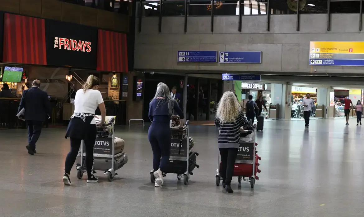 Operadoras registram alta no turismo com faturamento de R$ 22,09 bilhões impulsionado pelo internacional