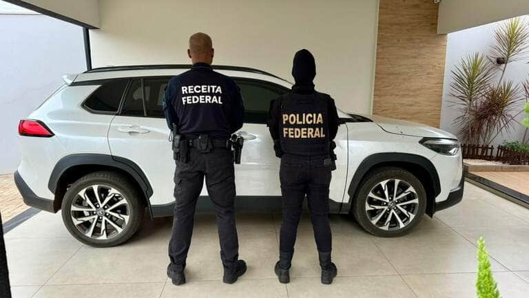 Ação conjunta da Polícia Federal e Receita Federal cumpre 16 mandados de busca e apreensão; esquema teria como base o comércio ilegal de eletrônicos em Cáceres