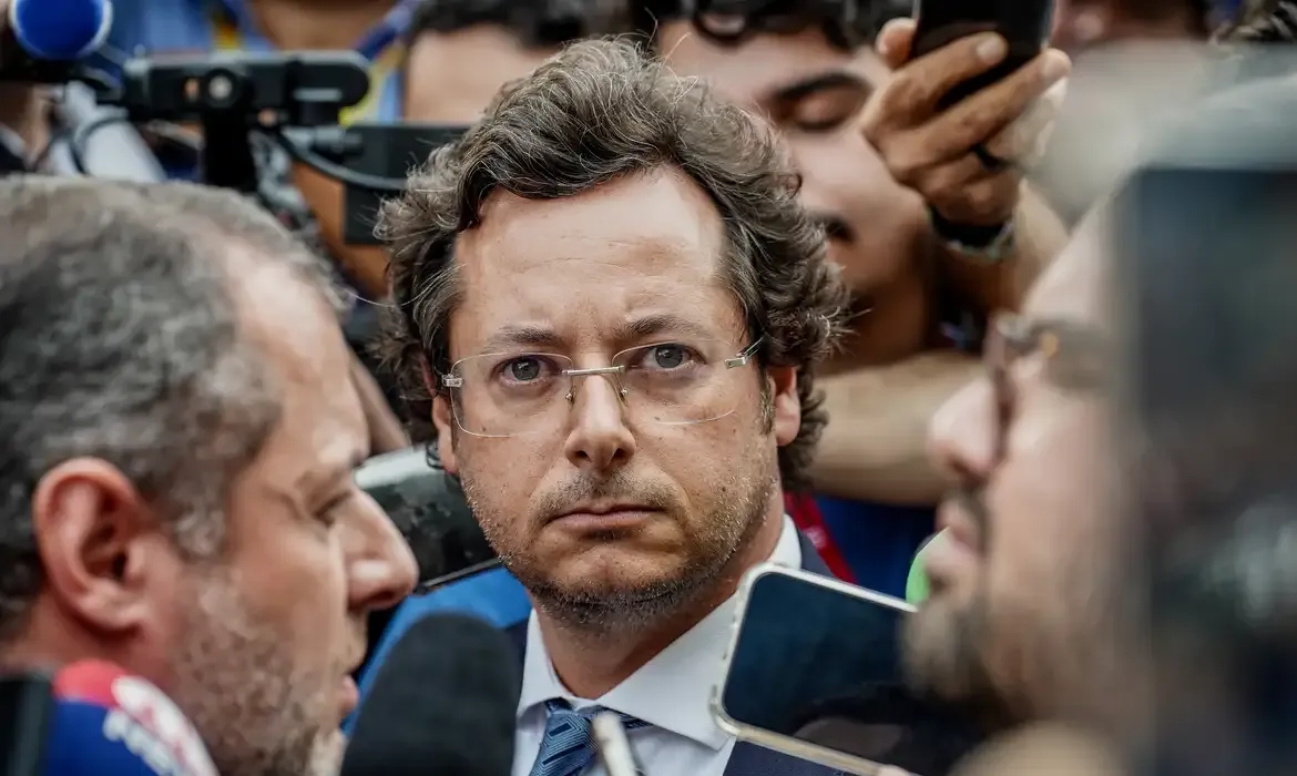 Pf ouve advogados de Bolsonaro em apuração sobre obstrução