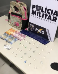 Polícia flagra faccionada com 35 porções de drogas
