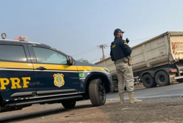PRF intercepta veículo furtado durante fiscalização em Rondonópolis