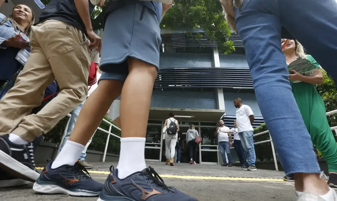 Lei endurece punição para crimes em escolas