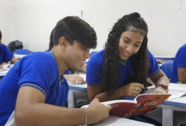 Férias escolares começam com secretarias ativas para atender pais