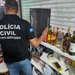 Polícia apreende bebidas falsificadas em operação no Shopping Popular de Cuiabá