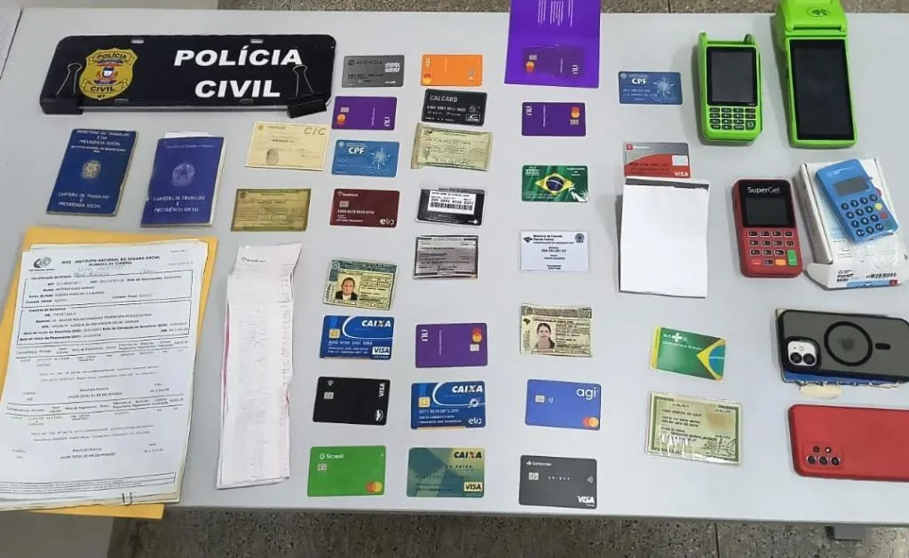 Golpista presa em flagrante após enganar idosos com falsas promessas sobre aposentadoria