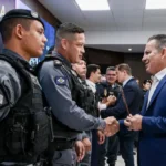 Comandante do 8º CR, TC Hender Ulisses, recebe homenagem do governador Mauro Mendes pela ocorrência destaque