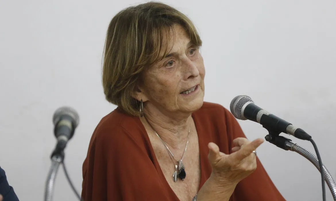 Ciência é investimento, alerta pesquisadora sobre descaso brasileiro