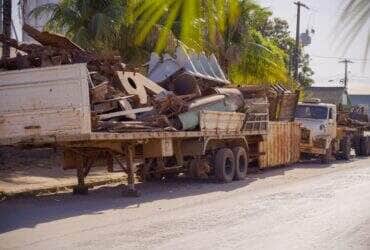 Prefeitura de Lucas notifica proprietários a limpar lotes, terrenos e desobstruir passeios públicos (Foto: Ascom Prefeitura /Anderson Lippi)