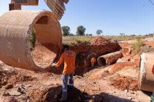 Prefeitura de Rondonópolis inicia obras para acabar com erosão em rua do Parque dos Lírios