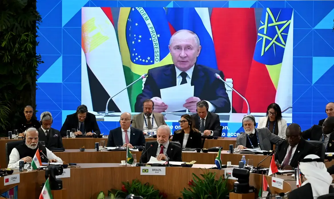 Putin enaltece Brics como força global com influência crescente