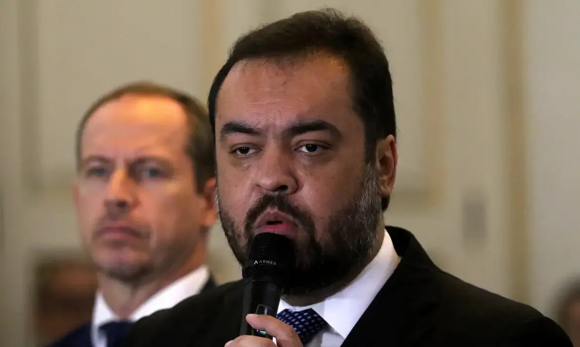 Rio adota aplicativo para conter roubos de celulares