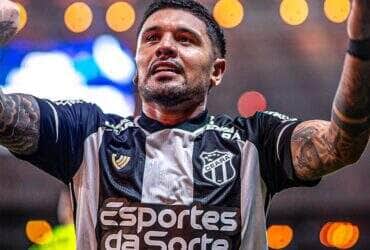 Ceará x Corinthians: Onde assistir ao vivo, escalações prováveis e tudo sobre o duelo decisivo pela 14ª rodada do Brasileirão. Imagem: Stephan Eilert Ceará SC