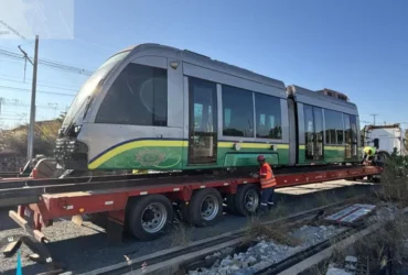 Últimos vagões são transferidos em operação de venda envolvendo transporte