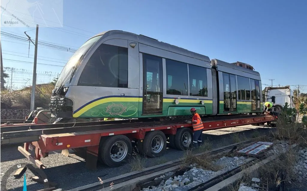 Últimos vagões são transferidos em operação de venda envolvendo transporte