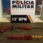 Suspeito teria ido armado até a casa da ex-namorada na zona rural e fugiu antes da chegada da PM; espingarda e munições foram apreendidas