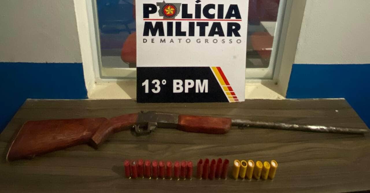 Suspeito teria ido armado até a casa da ex-namorada na zona rural e fugiu antes da chegada da PM; espingarda e munições foram apreendidas