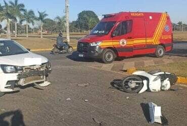 Vítima sofreu escoriações e foi encaminhada ao Pronto Atendimento Municipal após atendimento do Corpo de Bombeiros