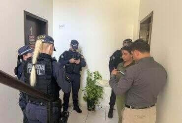 Ação conjunta com o Conselho Tutelar garantiu a retirada das vítimas de dentro da residência e o acolhimento em local seguro