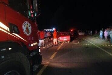 Colisão entre carro de passeio e caminhonete matou quatro pessoas, incluindo um bebê de 1 ano; Polícia Civil investiga as causas do acidente