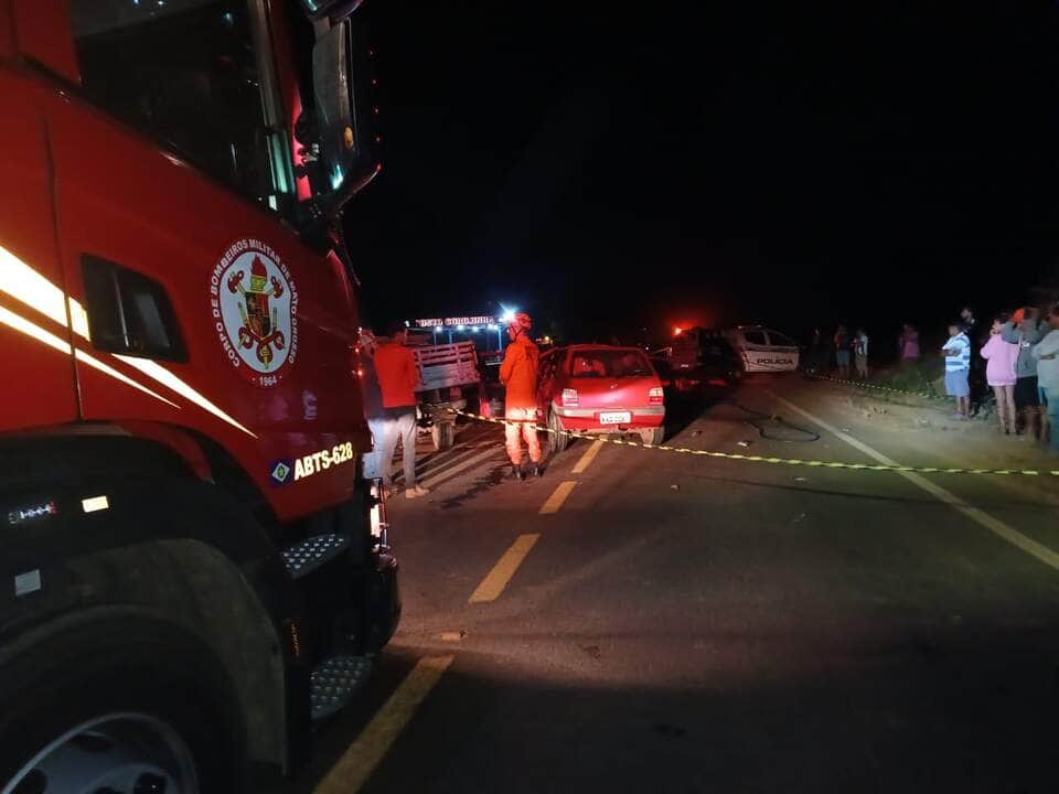 Colisão entre carro de passeio e caminhonete matou quatro pessoas, incluindo um bebê de 1 ano; Polícia Civil investiga as causas do acidente