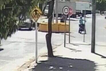 Acidente ocorreu na tarde de sábado (12) e mobilizou Corpo de Bombeiros e Guarda Civil Municipal; condutor da moto foi socorrido com ferimentos