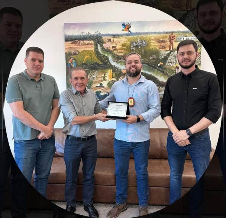 Na manhã desta quinta-feira (17), o delegado foi recepcionado pelo prefeito em exercício, Joci Piccini, no gabinete da Prefeitura. 