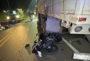 Motociclista morre após colidir com carreta estacionada na via marginal da BR-163 em Sinop