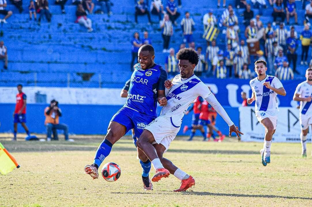 São José x São Caetano: Onde assistir ao vivo, prováveis escalações e tudo sobre o duelo decisivo da Copa Paulista. Imagem: Carlos Henrique/SJEC