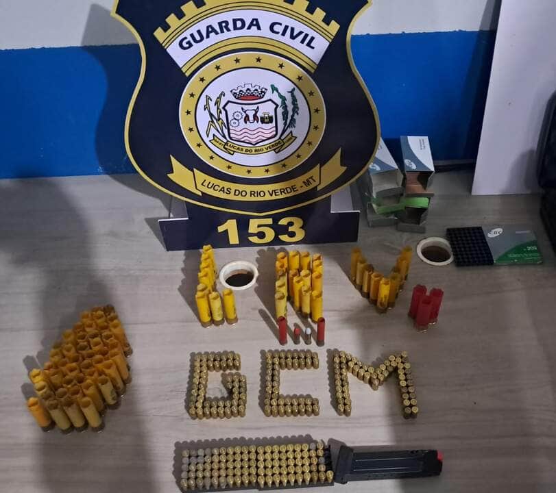 Vítima conseguiu escapar com a ajuda de funcionário da fazenda; agressor ameaçou matar a esposa e foi flagrado pela Guarda Civil Municipal com munições e cápsulas deflagradas