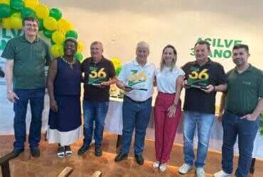 Durante café da manhã comemorativo, lideranças que ajudaram a construir a trajetória da associação foram reconhecidas por sua contribuição ao desenvolvimento econômico do município