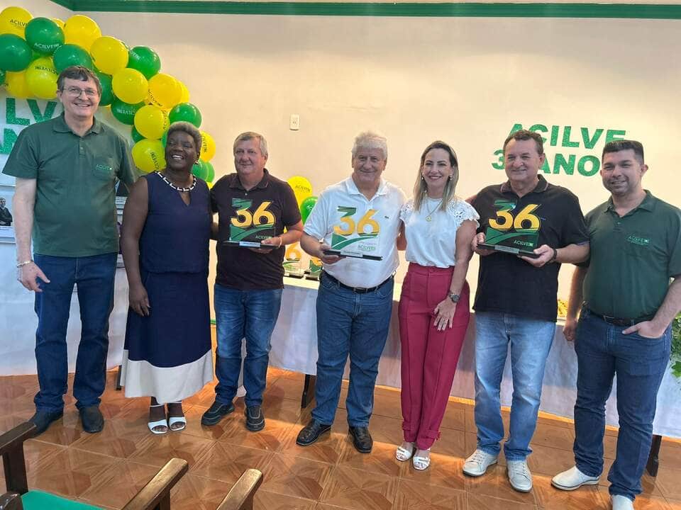 Durante café da manhã comemorativo, lideranças que ajudaram a construir a trajetória da associação foram reconhecidas por sua contribuição ao desenvolvimento econômico do município