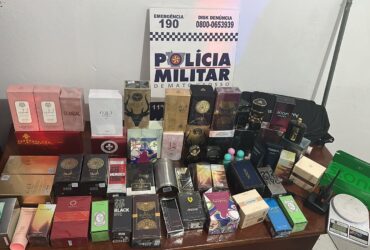 Suspeitos foram flagrados em alta velocidade pela BR-070 após alerta do sistema de monitoramento; ação rápida da Polícia Militar resultou na recuperação do carro e de produtos furtados
