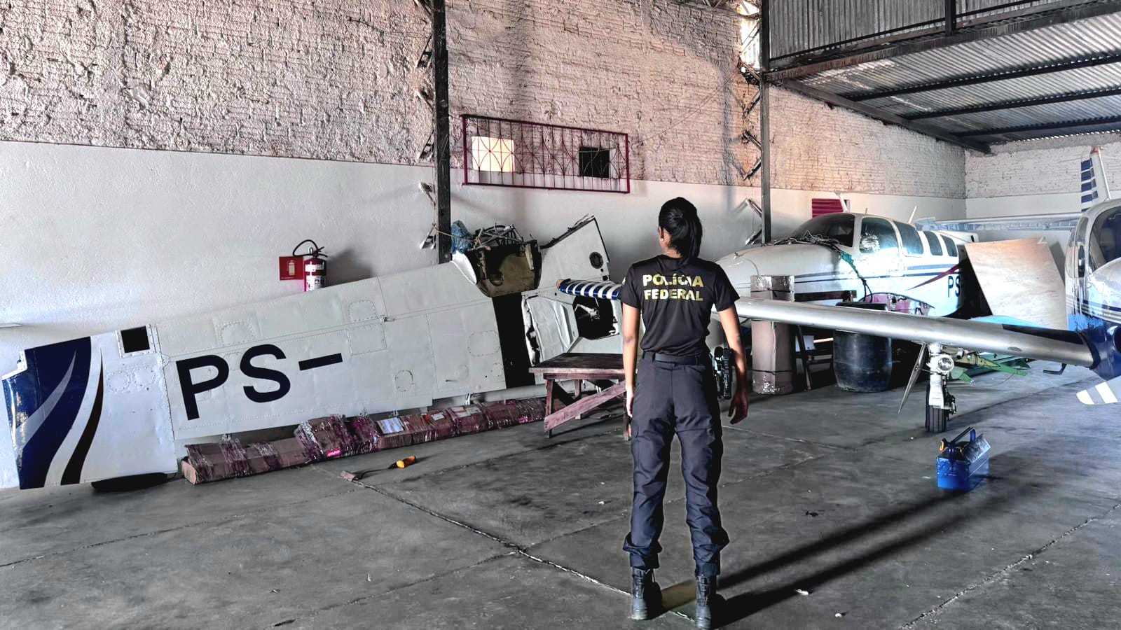 Mandados foram cumpridos contra suspeitos de usar aeronaves para o transporte interestadual e internacional de drogas; investigação mira tráfico e organização criminosa